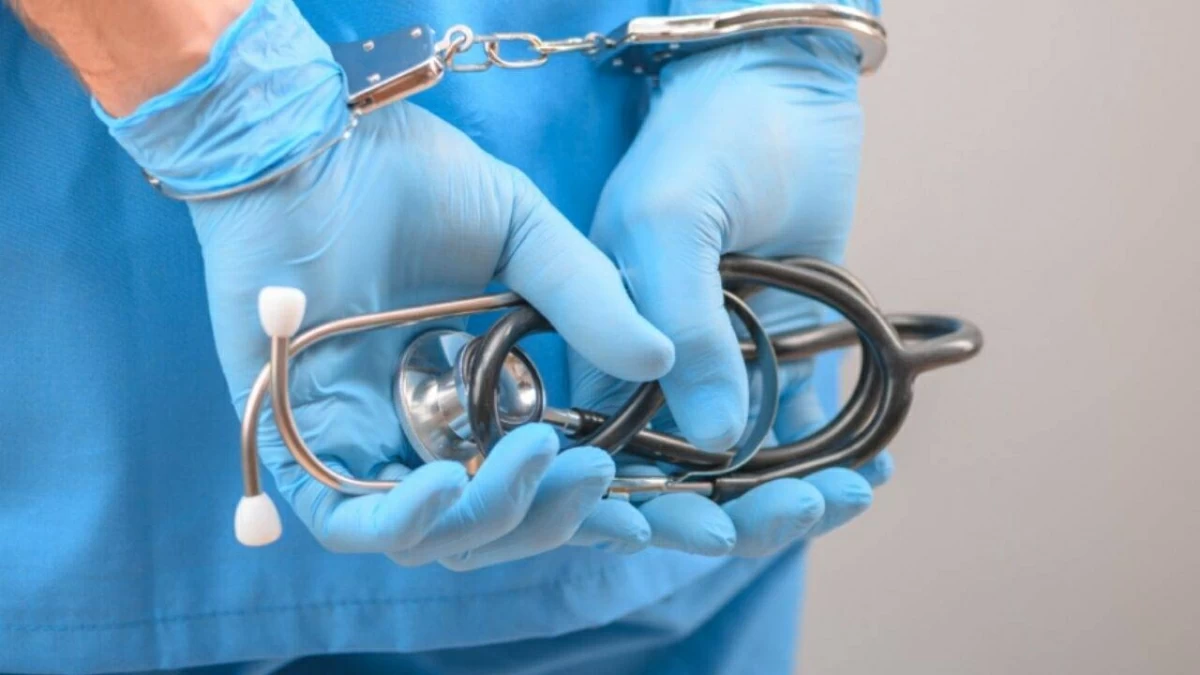 تحقيقات تكشف تفاصيل دقيقة في قضية طبيب التجميل بالأردن تشمل استدراج الضحايا عبر سناب شات وتخديرهم