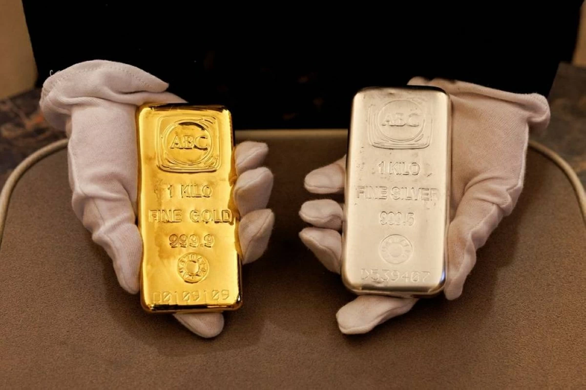 استقرار الذهب في منتصف الأسبوع وارتفاع الفضة إلى أكثر من 87 دولاراً