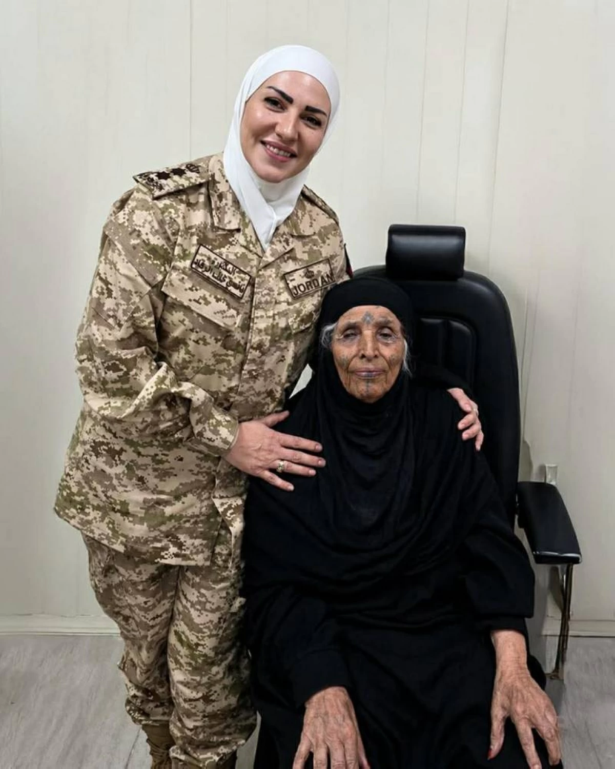 سيدة أردنية تبلغ من العمر 104 أعوام تستعيد قدرتها على الرؤية