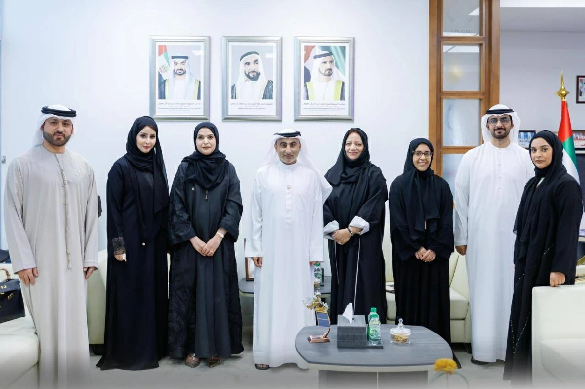 تعاون مشترك بين جامعة الإمارات ومجال الريشة الطائرة لتعزيز البحث العلمي وتنمية المواهب
