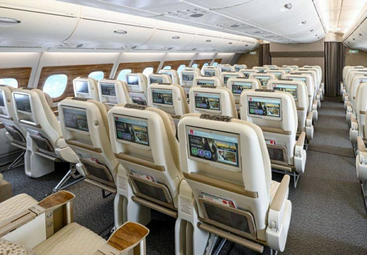 طيران الإمارات يُنهي تحديث أول طائرة إيرباص A380 بتصميم درجتين متطور