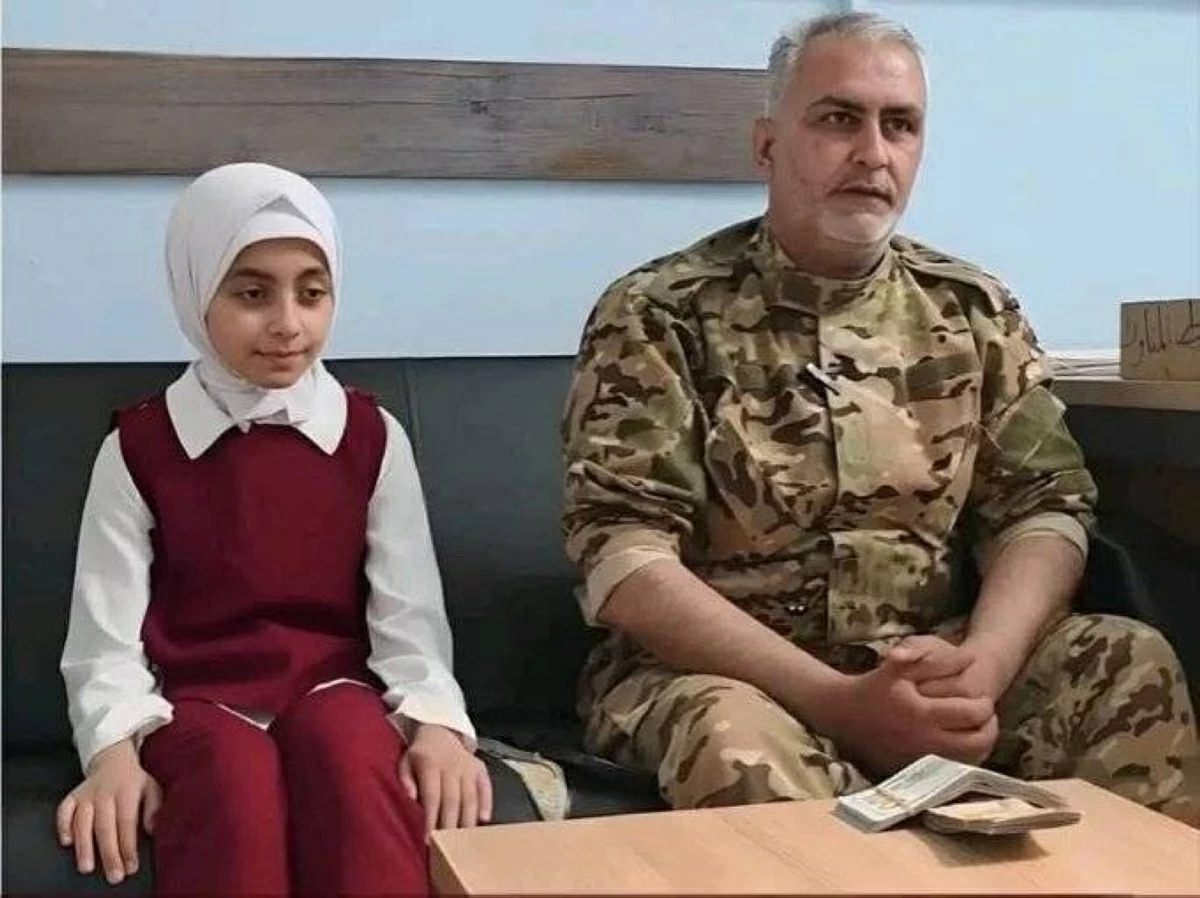 طفلة سورية تعثر على مبلغ كبير وتعيده إلى صاحبه بأمانة عالية
