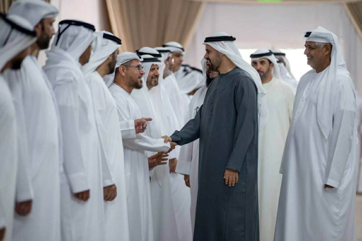 ذياب بن محمد بن زايد يعبر عن تعازيه بوفاة والدة الشهيد سعيد أحمد المري