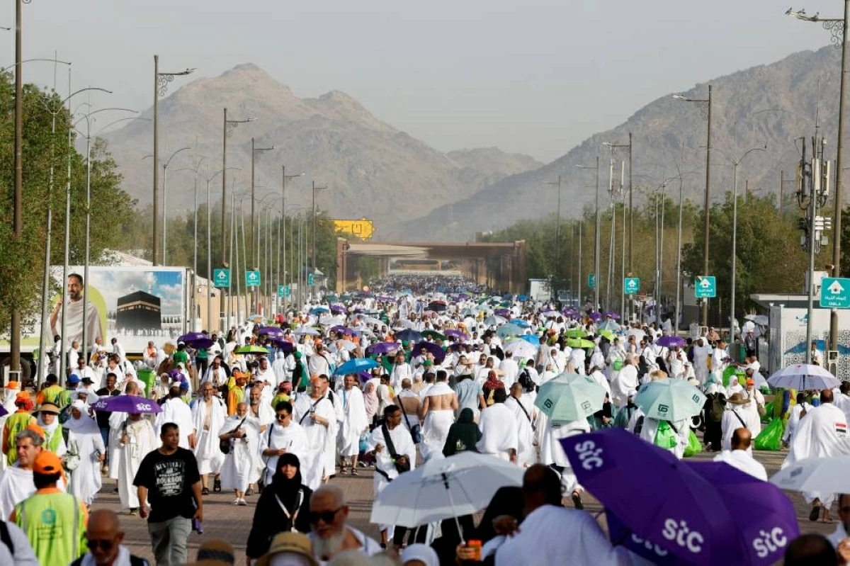 يوم عرفة: توجيه الحجاج للبقاء في المخيمات رغم ارتفاع درجات الحرارة