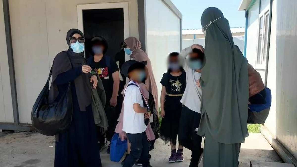 أستراليا تسترد مجموعة من النساء والأطفال من مخيمات تنظيم داعش