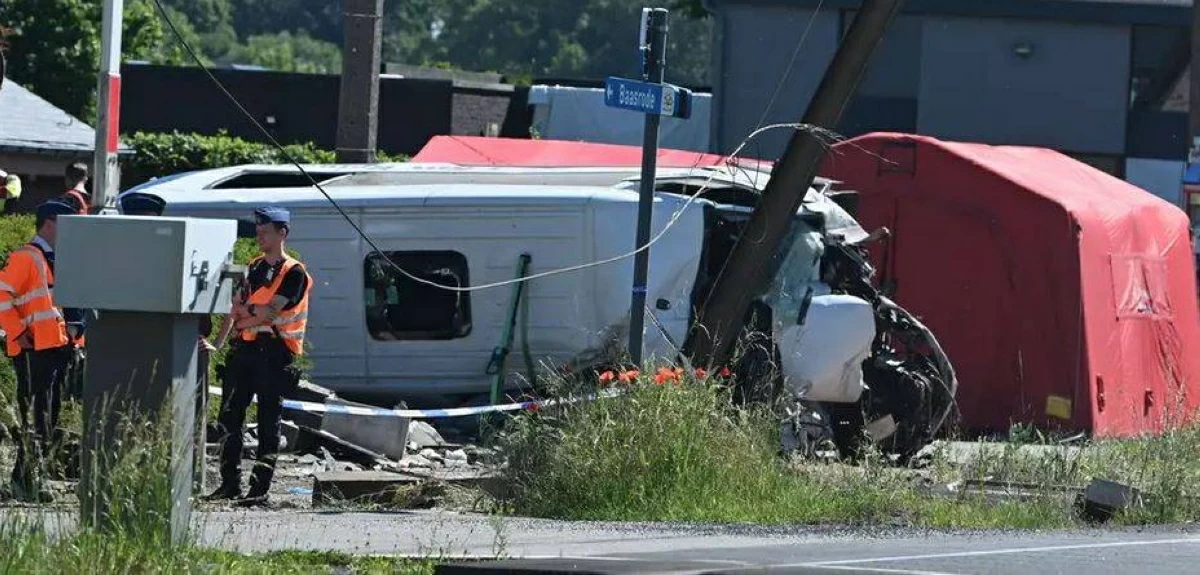 وفاة أربعة أشخاص جراء تصادم قطار بحافلة مدرسية في بلجيكا