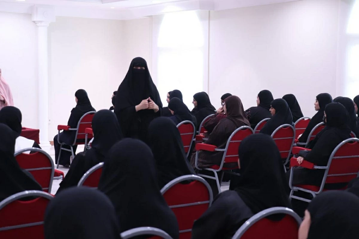 أولياء أمور دبا الحصن يعقدون لقاءً ضمن مبادرة التميّز والنجاح