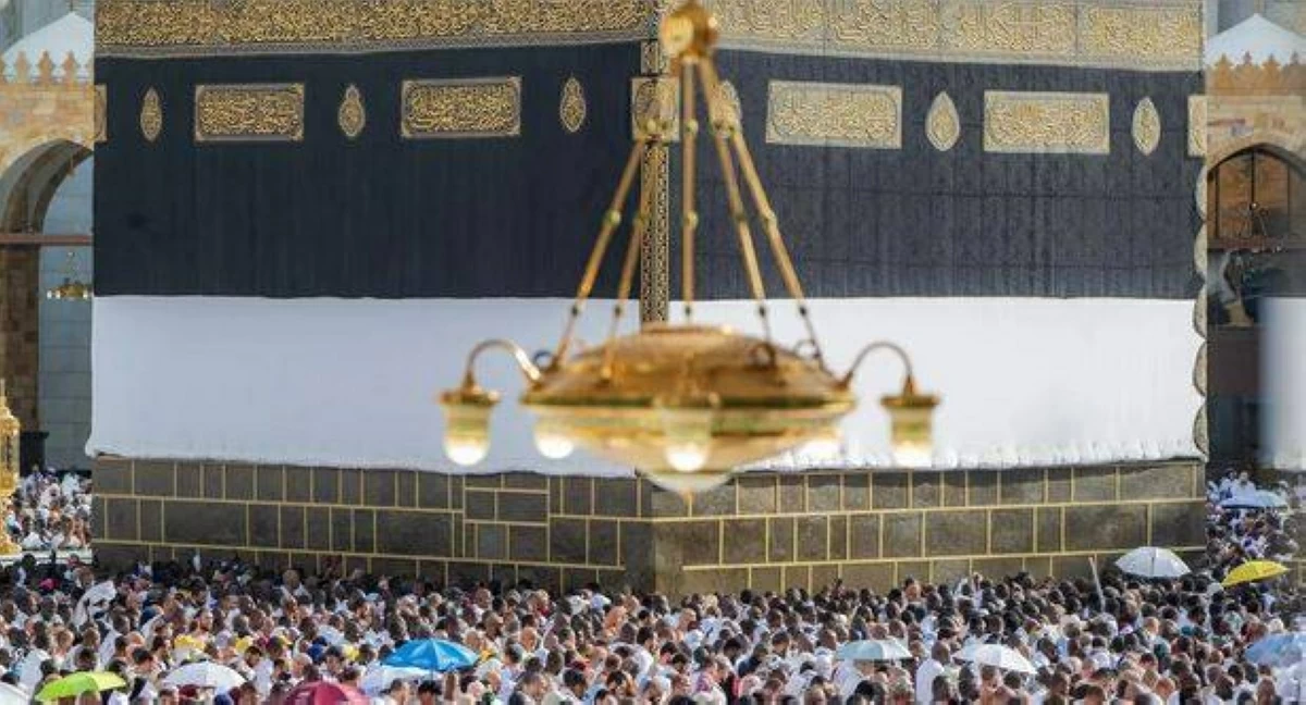 حجاج بيت الله الحرام ينهون طواف الإفاضة وسط أجواء روحانية متجددة