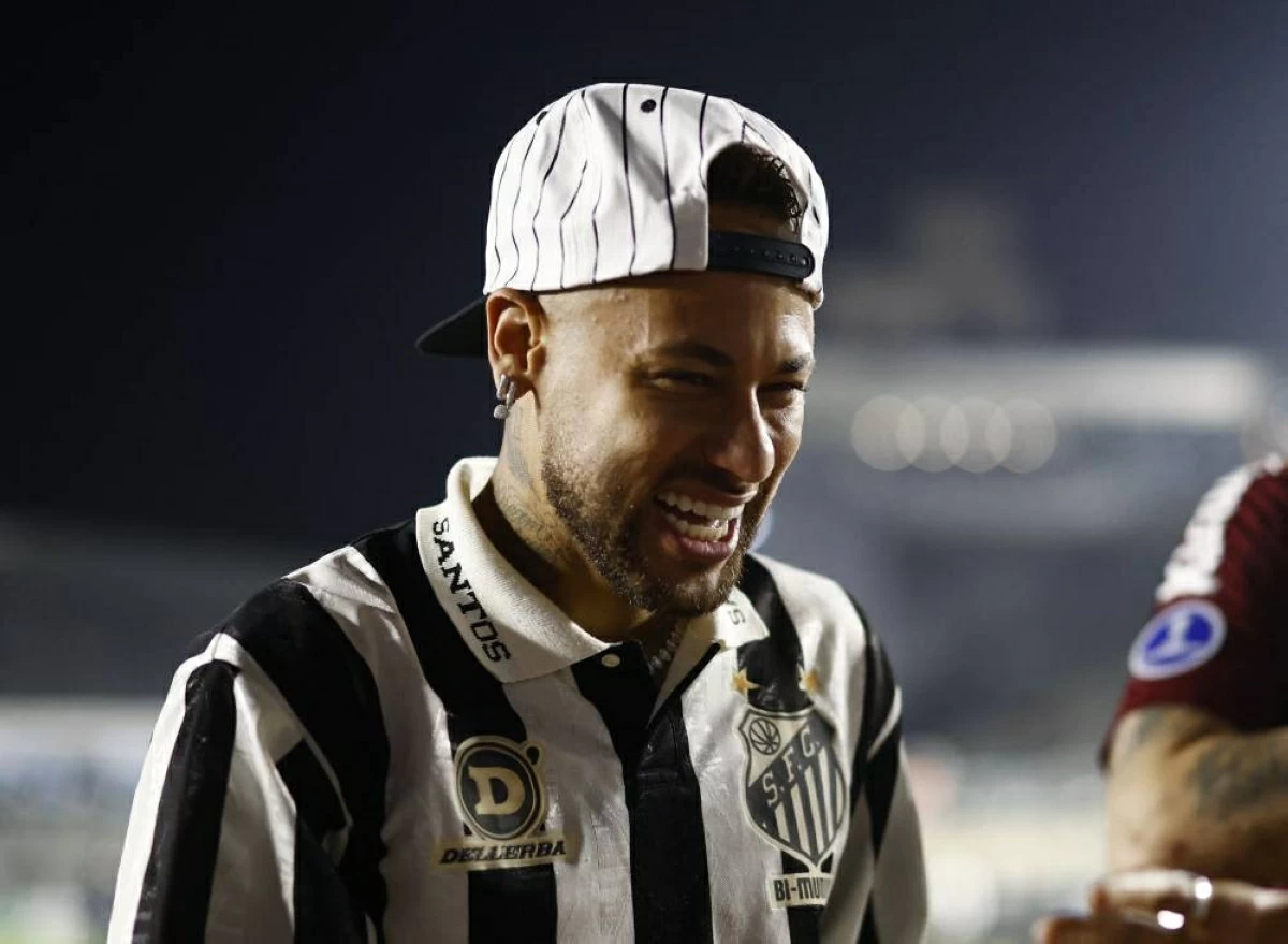 نيمار يعاني من إصابة تثير القلق في صفوف المنتخب البرازيلي قبل المونديال