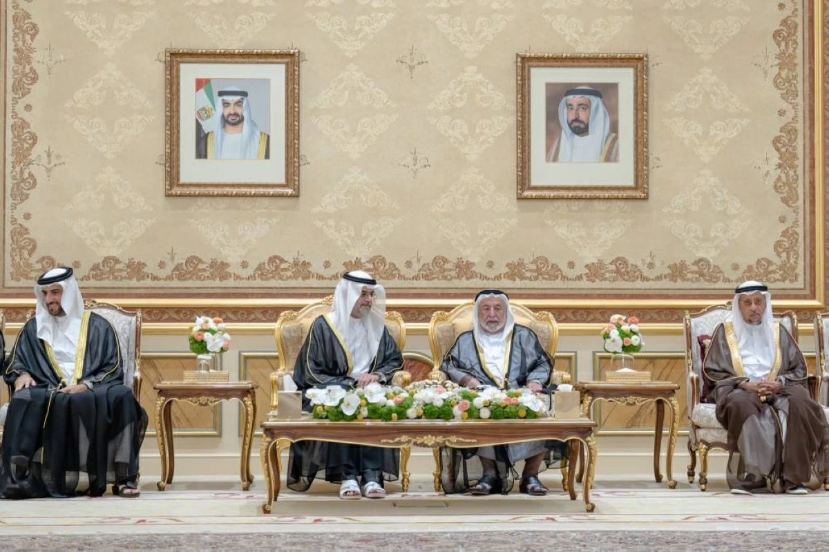 سلطان يلتقي بالمهنئين بمناسبة عيد الأضحى المبارك