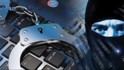 ضبط ستة أشخاص بترويج عملات ذهبية وسبائك مزورة عبر فواتير مزيفة