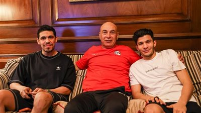 زيارة محمد حمدي وإسلام عيسى لمعسكر منتخب مصر قبل التوجه لأمريكا