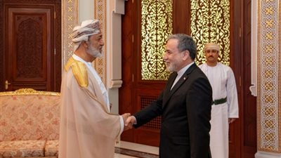تجدد التصعيد في مضيق هرمز وإيران تؤكد دعمها لعمان بعد تهديدات ترامب بالقصف