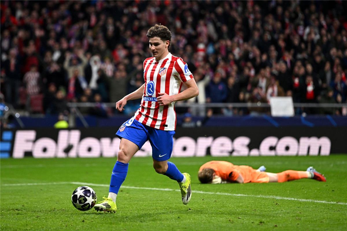 عملاق الدوري الإنجليزي يدخل سباق التعاقد مع جوليان ألفاريز