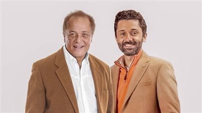 كريم محمود عبد العزيز يُحيي ذكرى ميلاد والده: “علمتنا كتير ولسة بنتعلم”