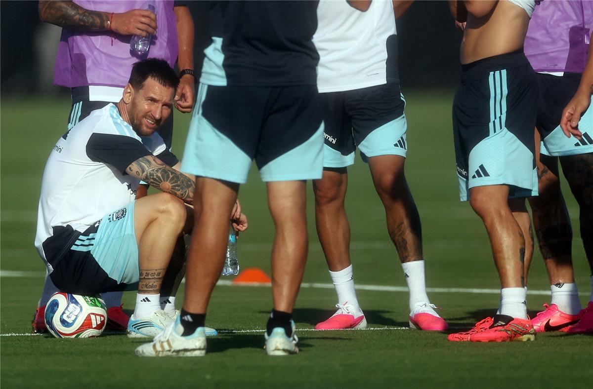 الأرجنتين تتلقى دفعة قوية بشأن ليونيل ميسي قبل الدفاع عن لقب كأس العالم