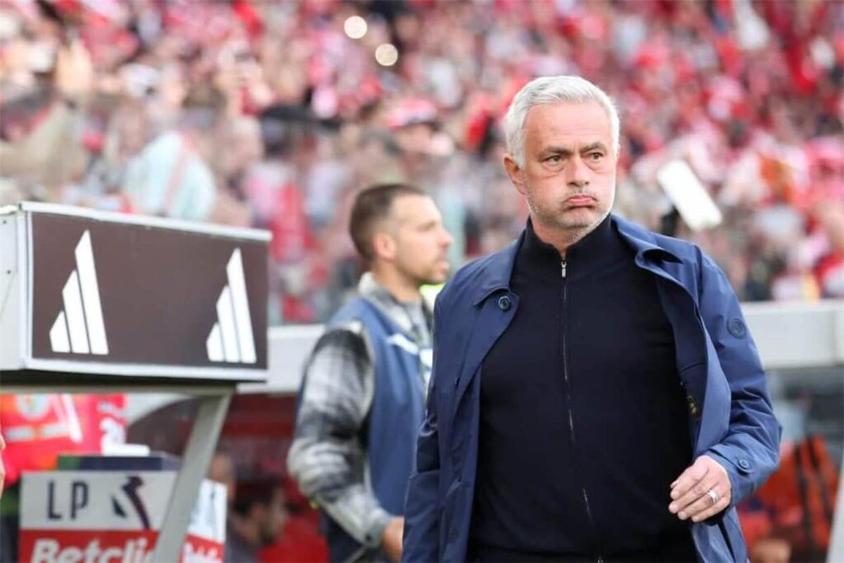 زميل إبراهيم عادل.. مورينيو يستفسر عن صفقة إفريقية لضمه إلى ريال مدريد