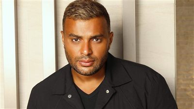 أخويا وحبيبى.. أمير محروس يهنئ رامي صبري على ألبوم قمر| فيديو