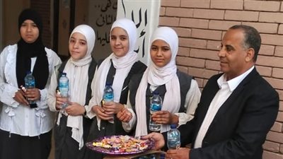 لفتة إنسانية من تعليم الفيوم.. مياه وورود وشيكولاتة وأقلام لاستقبال طلاب الإعدادية في أول أيام الامتحانات