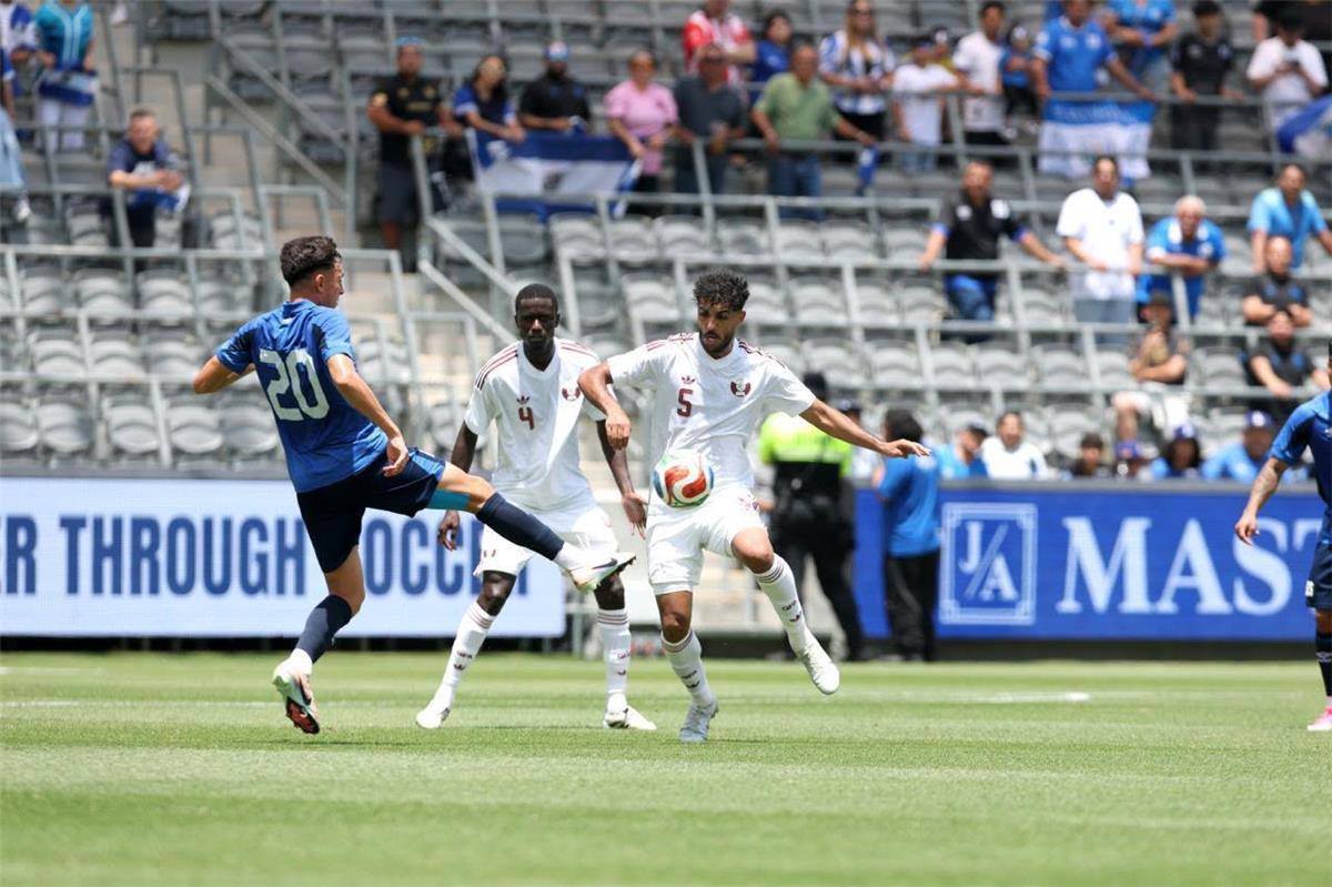 منتخب قطر يتعادل مع السلفادور سلبيًا استعدادًا لـ كأس العالم