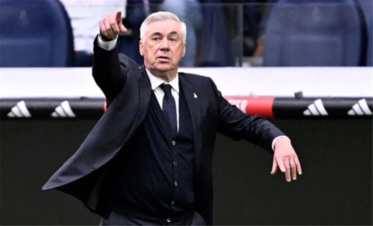 لاعب البرازيل يغادر مباراة مصر مصابًا