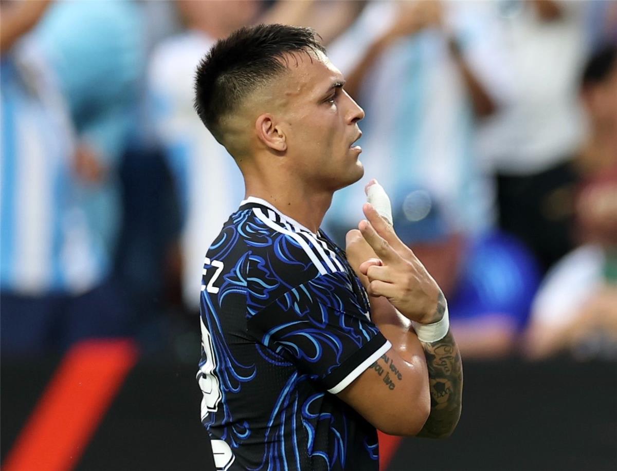 لاوتارو مارتينيز: أريد قيادة الأرجنتين بعيدًا في كأس العالم .. وليساندرو مارتينيز: نخوض كل مباراة وكأنها نهائي