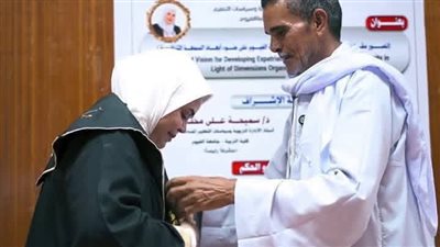 “كلمات ابنتي جبرت خاطري”.. والد الدكتورة شيماء يروي رحلة كفاح من الفيوم إلى أكتوبر من أجل تعليم بناته