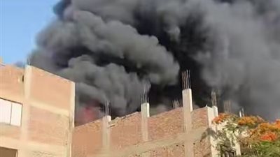 حريق يلتهم مركز صيانة سيارات في منيل شيحة بأبو النمرس