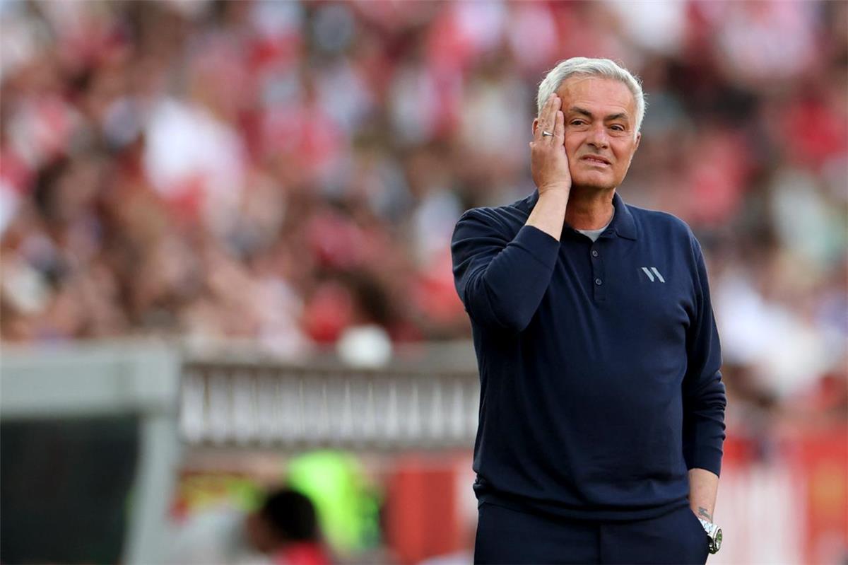 “كان تدريب هذا النادي شرفًا كبيرًا”.. مورينيو يودع بنفيكا قبل رحلة العودة إلى ريال مدريد