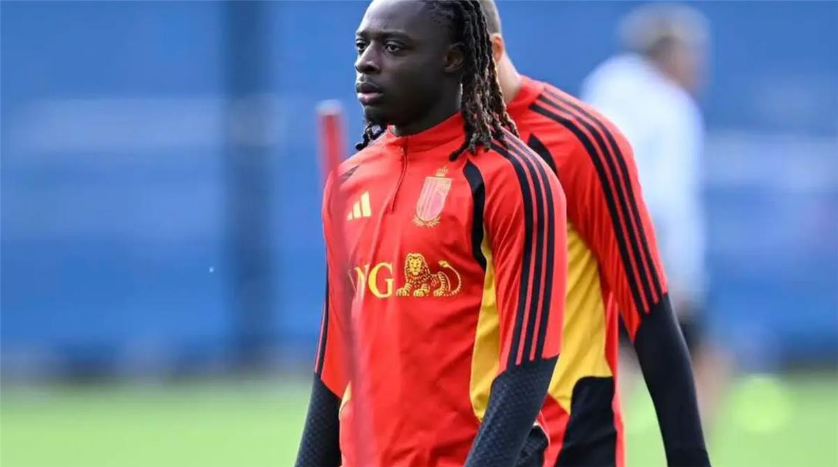 لاعب بلجيكا يوضح حالة دوكو قبل مواجهة مصر