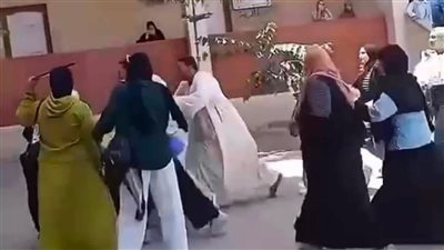 الاعتداء على معلمة داخل مدرسة بعد رفض الغش في الامتحانات.. تفاصيل الواقعة