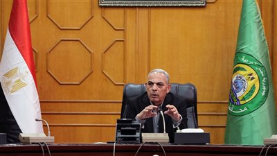 محافظ الإسماعيلية يلتقي المهندسين الجدد لدعم الإدارات الهندسية بالمراكز والمدن والأحياء