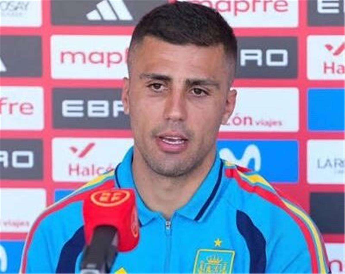 رودري ينهي الجدل حول انتقاله إلى ريال مدريد.. ويؤكد: سأستبدل الكرة الذهبية بـ كأس العالم
