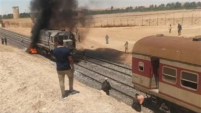 حادث تصادم قطار مع سيارة ملاكي واشتعال النيران بها