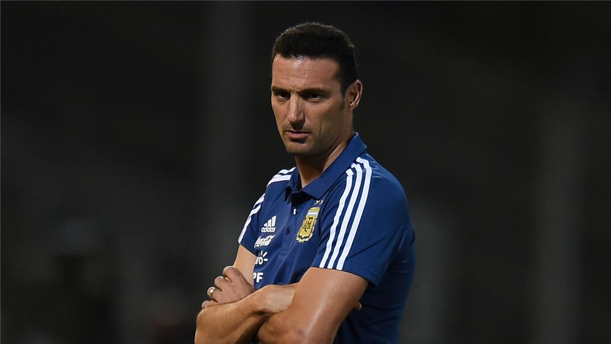 ضربة قوية.. سكالوني يقرر استبعاد لاعب الأرجنتين من مباراة الجزائر في كأس العالم