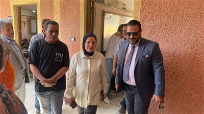 مدير تعليم القاهرة تراجع أعمال كنترولات الشهادة الإعدادية لضمان دقة النتائج
