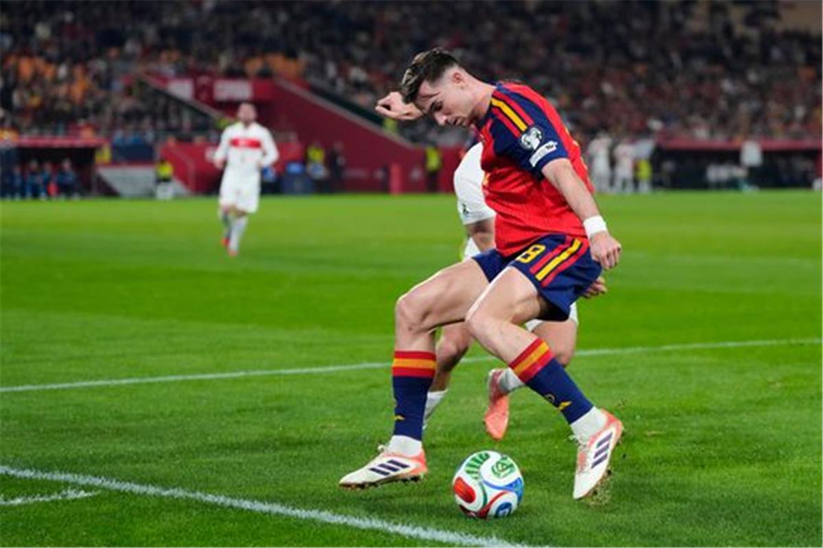 فابيان رويز: لم أتوقع مشاركتي في كأس العالم .. ونجم برشلونة استثنائي