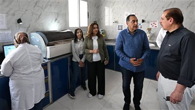 رئيس الوزراء يتفقد مستشفى رشيد المركزي