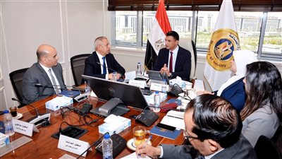 وزير الصناعة يبحث مع رئيس الأكاديمية العربية للعلوم تعزيز التعاون بمجالات البحث العلمي ودعم المشروعات الناشئة