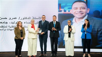 اللجنة الوطنية للقضاء على ختان الإناث تكرّم ا.د عمرو حسن تقديراً لإسهاماته في مكافحة ختان الإناث