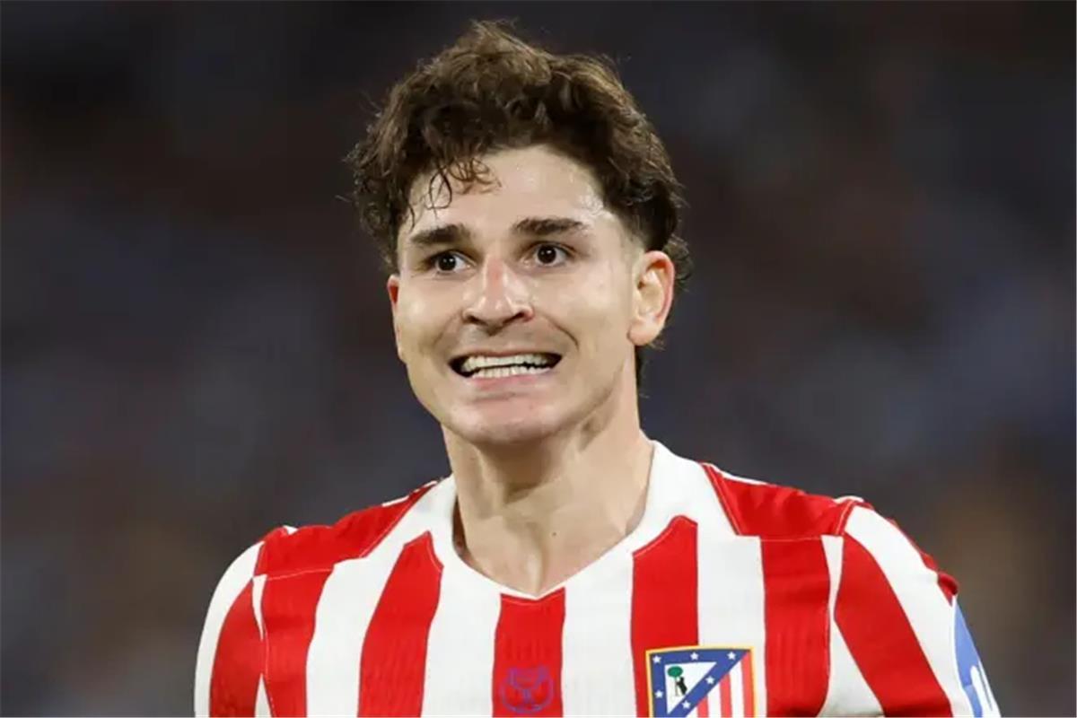 رحيل نجم برشلونة إلى الدوري السعودي يفتح الباب أمام التعاقد مع ألفاريز