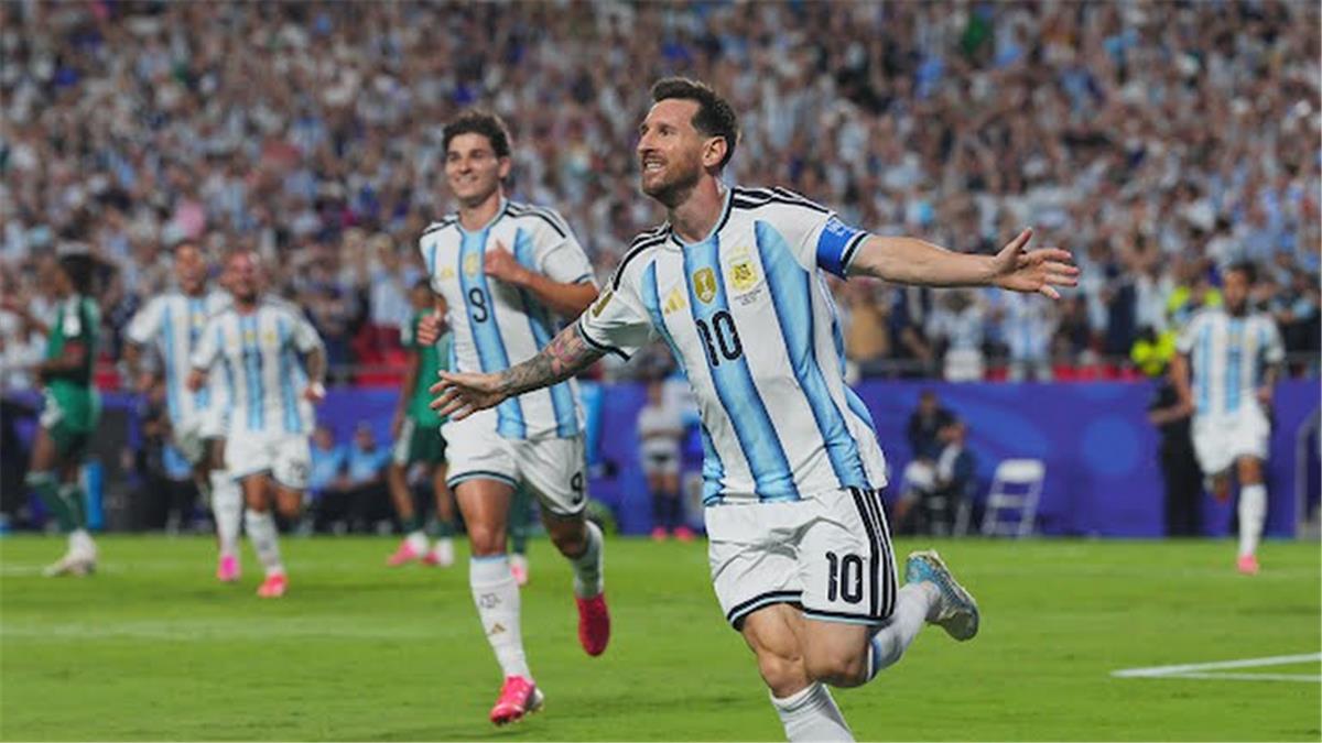 فيديو | الهاتريك.. ميسي يواصل التألق ويسجل هدف الأرجنتين الثالث أمام الجزائر