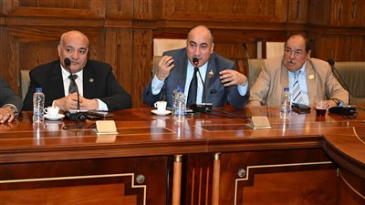 عمرو رشاد يشارك اجتماع لجنة الإسكان مع إدارة الإنفاق بوزارة النقل ويشيد بإنجازات تطوير البنية التحتية