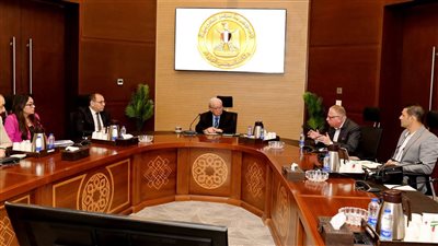 نائب رئيس الوزراء يتابع مستجدات تنفيذ المشروع القومي لتطوير صناعة الغزل والنسيج