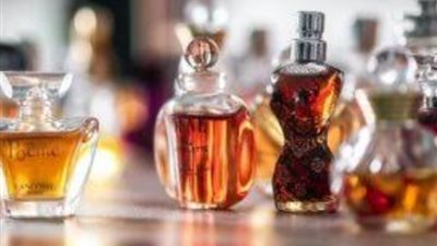 العطور الرخيصة تدمر بشرتك.. 5 علامات تكشف المقلد