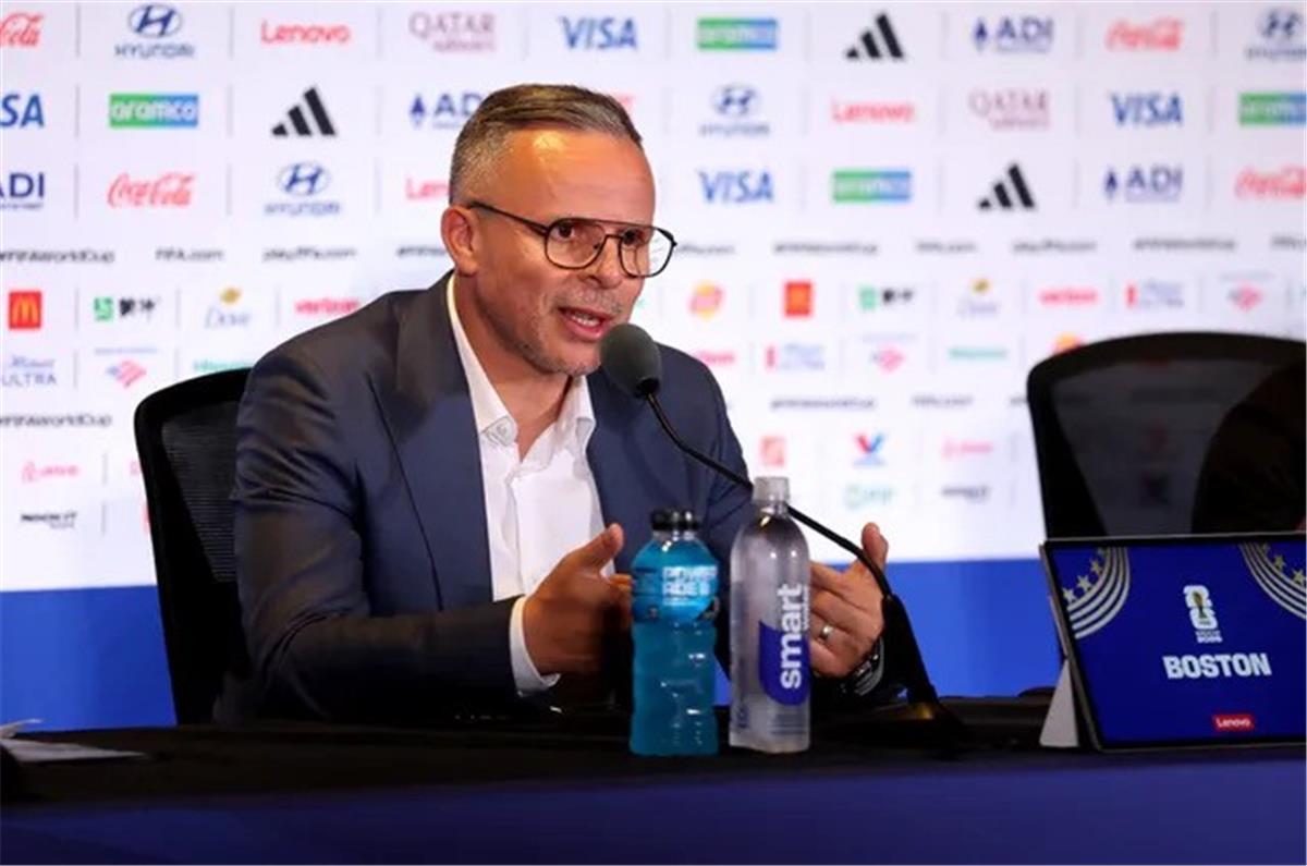 بعد اتهامه بالاغتصاب.. مدرب المغرب يرد على صيحات الاستهجان ضد حكيمي أمام اسكتلندا