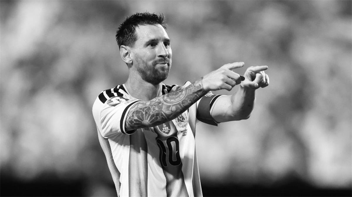 أجويرو يشيد بميسي بعد تألقه أمام الجزائر: أفضل لاعب في التاريخ وأتمنى اللعب بجانبه مجددًا