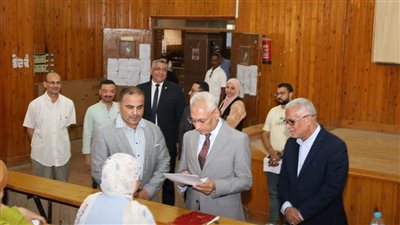رئيس جامعة المنيا يتفقد امتحانات كلية التربية الفنية وبدء إعلان نتائج الكليات تباعًا