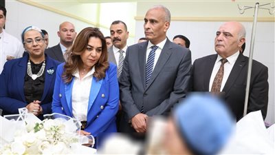 وزيرة التنمية المحلية والبيئة ومحافظ كفرالشيخ ورئيسة المجلس القومي للمرأة يطمئنون على رئيسة قرية تفتيش أبوسكين بالمستشفى العام