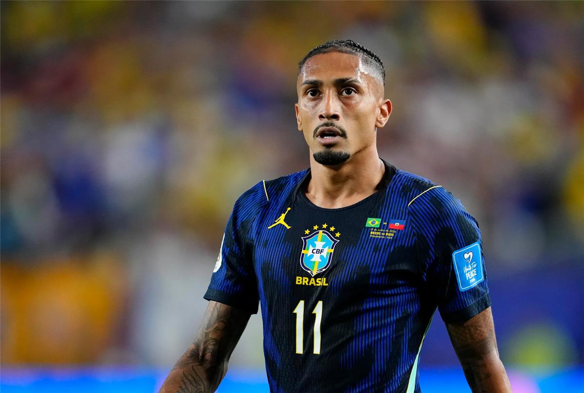 البرازيل تعلن تشخيص إصابة رافينها.. وموقفها بشأن استبعاده من كأس العالم
